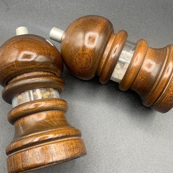 Set of Brown Wood Salt & Pepper Mills Acrylic Clear Middle Brush Silver Knobs - Picture 7 of 9
